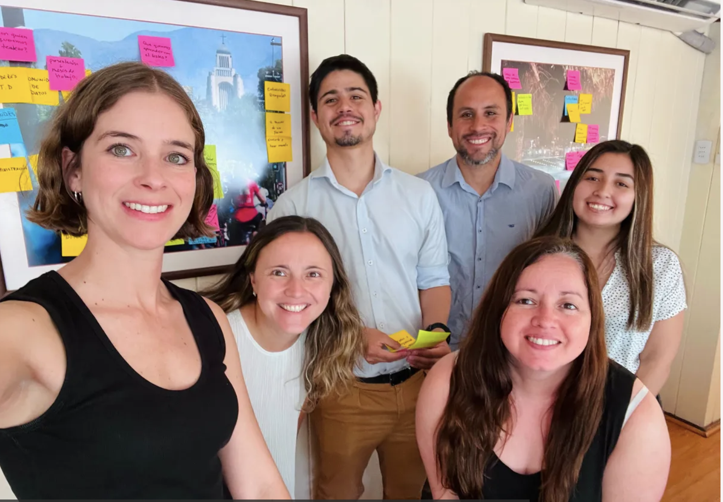 Photo of the team. From left to right: Ignacia, Natalie, Roberto, Francisco y Teresa